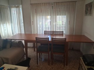 Mesa de comedor de madera
