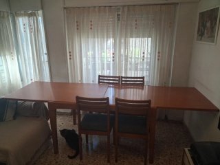 Mesa de comedor de madera