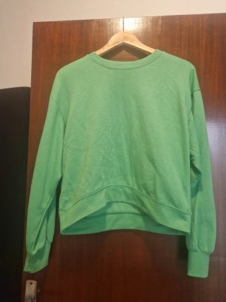 Sudadera crop verde Zara Talla M