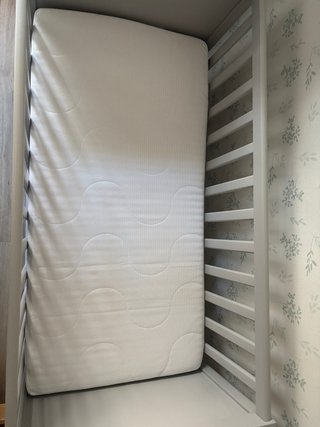 Cuna IKEA SUNDVIK gris + colchón 60x120