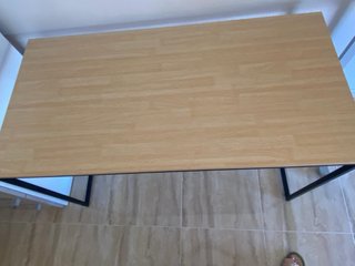 Mesa de escritorio madera y metal