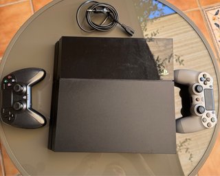 PS4 (PlayStation 4) + 2 Mandos