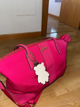 Bolso Guess Fucsia Mujer con Colgante Panda