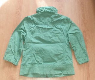 Cazadora Bershka verde talla S