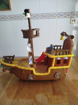 Barco Pirata Jake Disney con personajes música