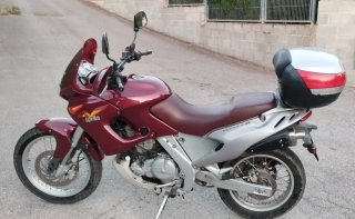 Aprilia Pegaso 650cc Roja