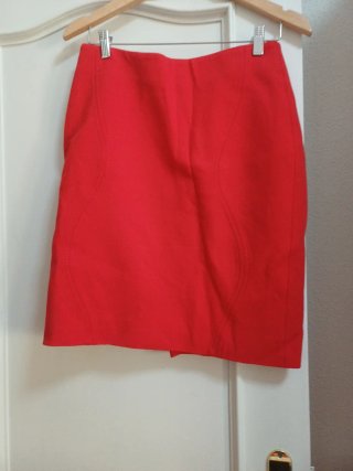 Falda lápiz roja clásica