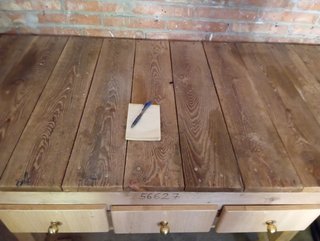 Mesa de trabajo de madera robusta