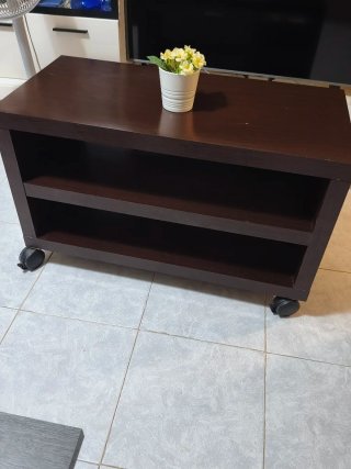 Mesa TV con ruedas