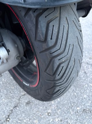 Kymco Xciting S400 Scooter Negra