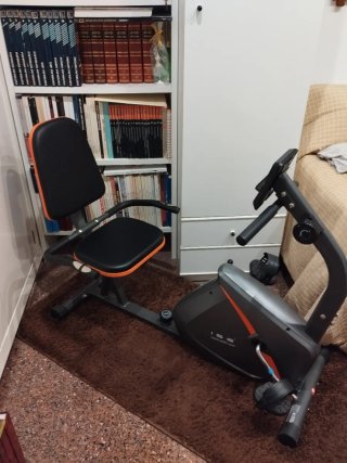 Bicicleta Estática Reclinada Negra y Naranja
