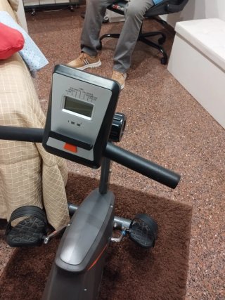 Bicicleta Estática Reclinada Negra y Naranja