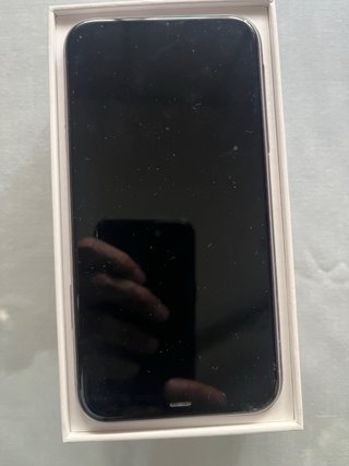 Teléfono móvil iphone 11 de 128 Gb.