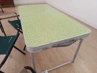 Mesa y 4 taburetes plegables camping