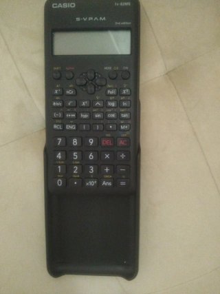 Calculadora Casio fx-82MS