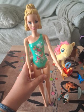 Muñeca tipo Barbie bañador flamencos