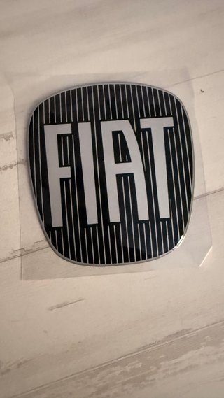 Emblema Resina FIAT Negro/Gris 90x81mm