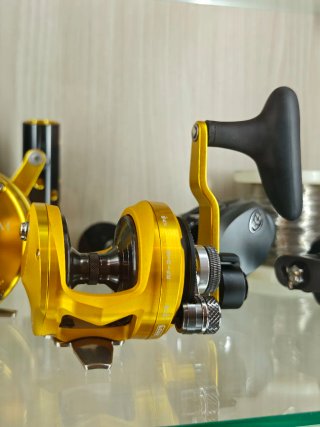 Mulinello da pesca dorato