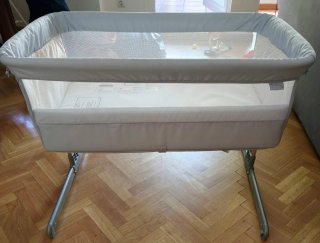 Cuna de colecho gris. Se vende con juego de sábana