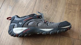 Zapatillas Merrell trekking grises y rojas