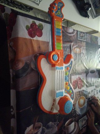 Guitarra de juguete musical