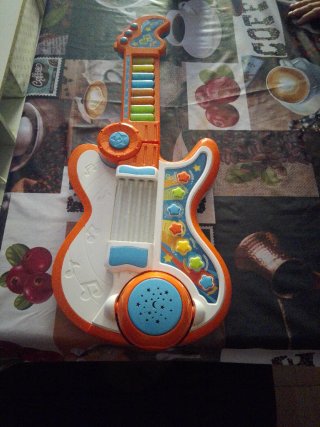 Guitarra de juguete musical