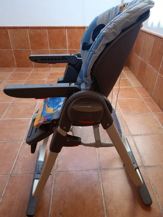 Trona Chicco Polly plegable-regulable con bandeja