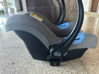 Silla de coche bebé Kinderkraft gris
