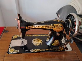 Máquina de coser Singer antigua