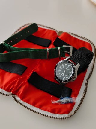 Reloj Timex Ocean Negro, WR 100M, bisel giratorio