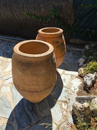 Tinajas Antiguas de Barro