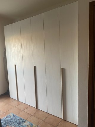 Armadio 6 ante bianco con ripiani