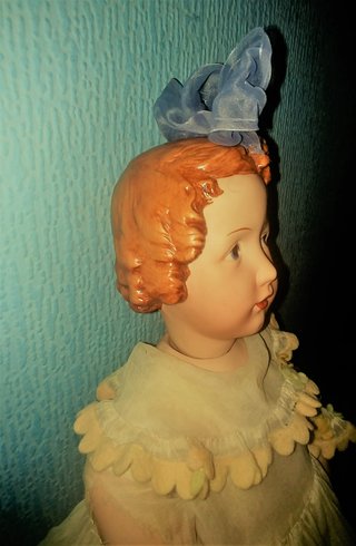 Reproduccion de  muñeca antigua