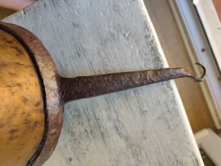 Cazo/olla di rame antico con manico in ferro battuto