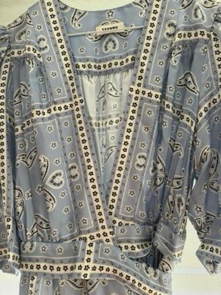 Vestido Sandro azul celeste estampado
