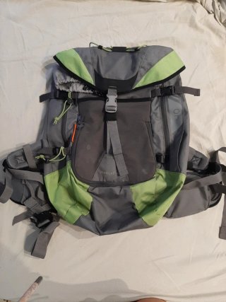 Mochila Forclaz 40L Verde y Gris