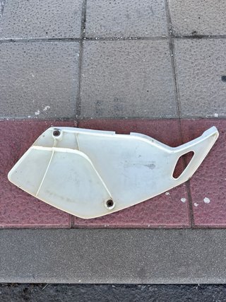Tapa lateral Izquierda Kawasaki KLX 300 original