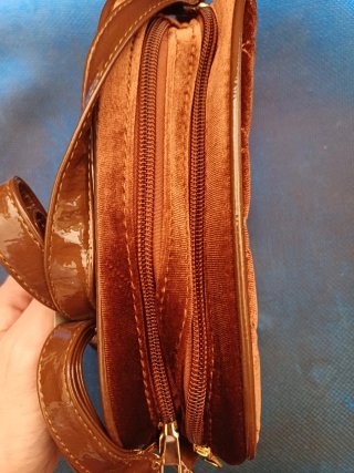 NUEVO! BOLSO TERCIOPELO MARRÓN GIOVANNA MILANO. Si