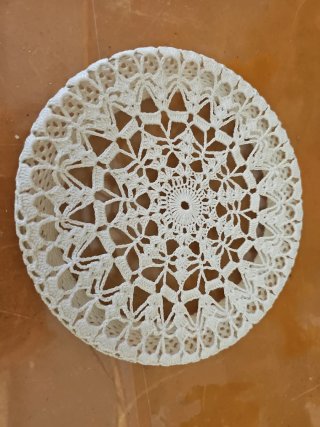 Plato decorado a crochet