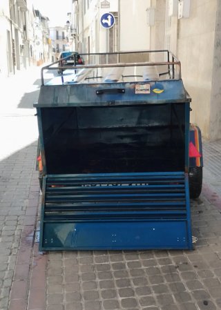 Remolque para coche con rueda de apoyo