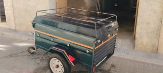 Remolque para coche con rueda de apoyo