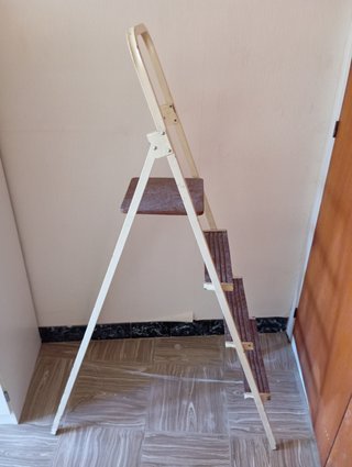 Escalera plegable 4 peldaños