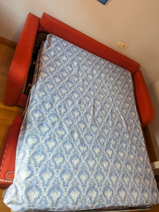 Sofá Cama rojo.