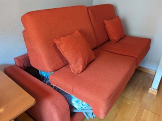 Sofá Cama rojo.