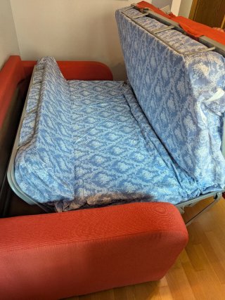 Sofá Cama rojo.