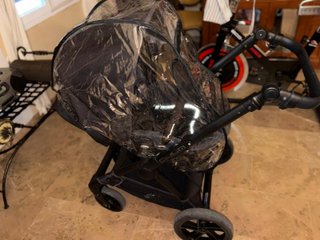 Carrito de bebé doble con plástico protector