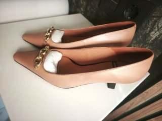Zapatos de tacón Ángel Alarcón con cadena dorada