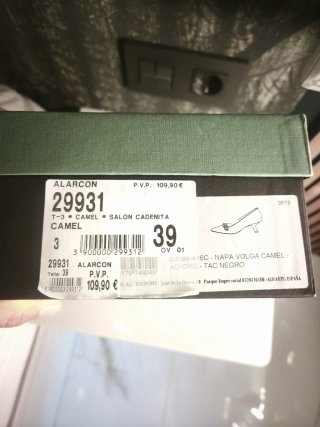 Zapatos de tacón Ángel Alarcón con cadena dorada
