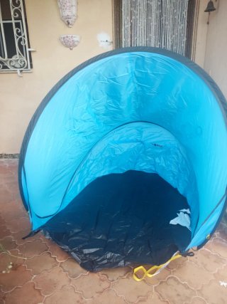 Tienda de campaña Quechua 2,abierta,para sol,aire.