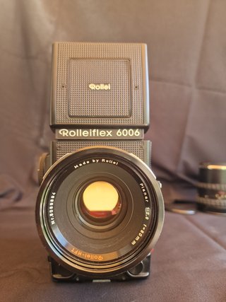Rolleiflex 6006 + 2 objetivos, cargador y baterías